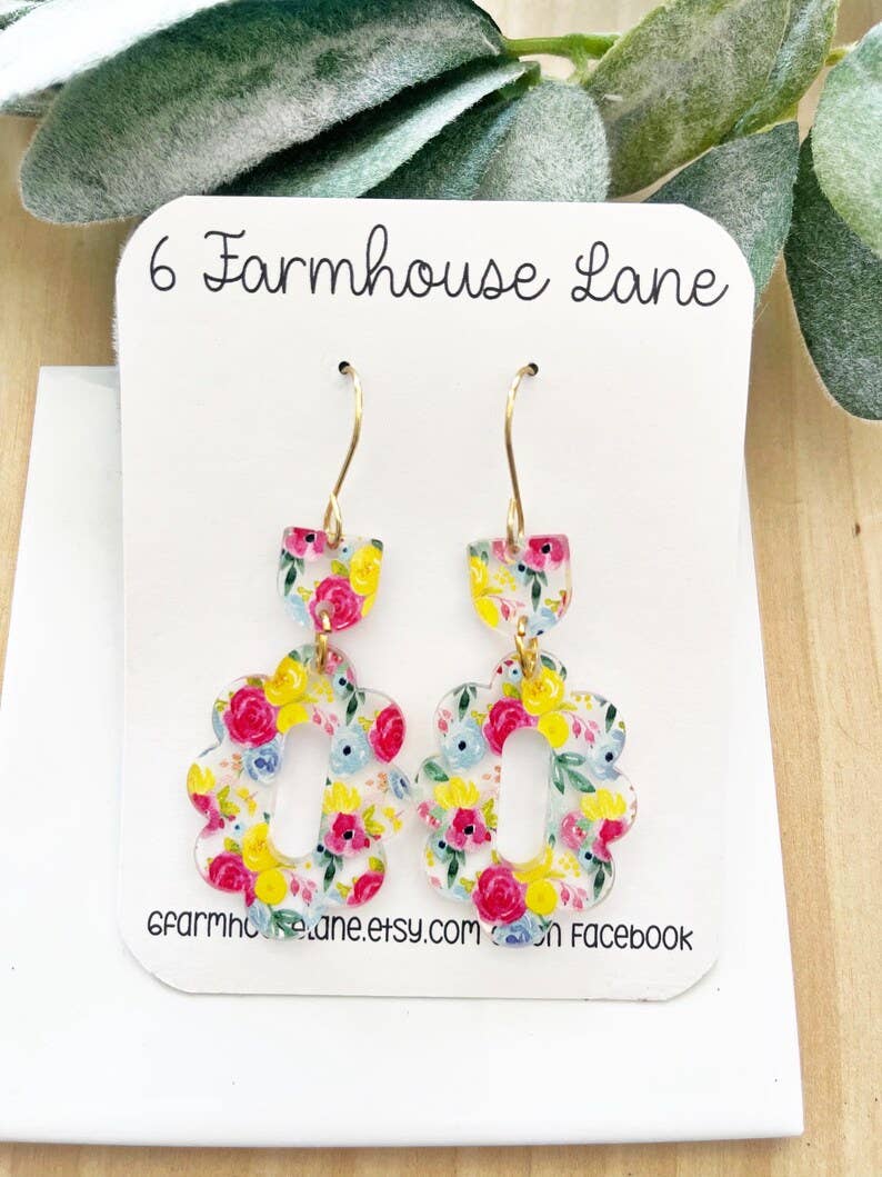 Floral Scallop Earrings: Summer Acrylic Dangle Jewelry